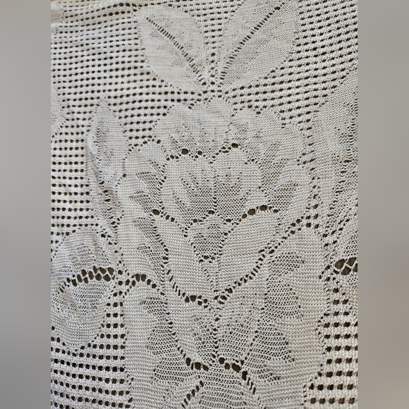 BOHO WHITE CROCHET STYLE TRIANGLE SHAWL WRAP FLORAL FLOWERS FRINGE EDGE WOMEN OS - Picture 10 of 11